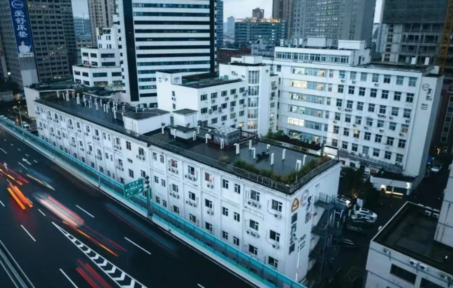 虹口核心！柏航德必易園元宇宙辦公空間招商，享 25% 租金補貼 + 技術(shù)扶持